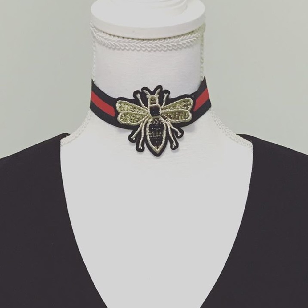 Embroidered bee chocker